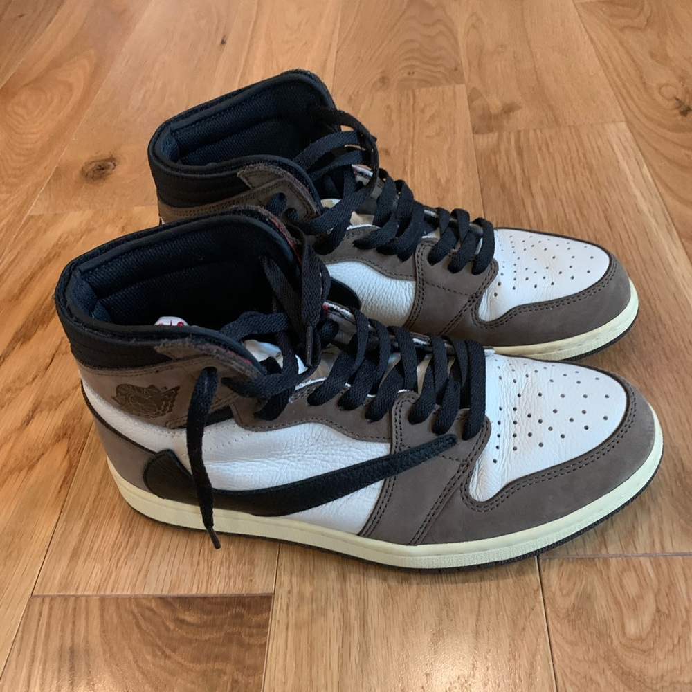 Travis Scott x Air Jordan 1 retro size 9